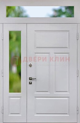 Белая полуторная железная дверь со стеклом и фрамугами ДФГ-10 в Талдоме