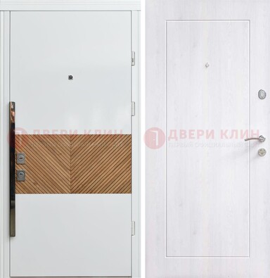 Белая железная дверь МДФ горизонтальной вставкой ДМ-265 в Талдоме