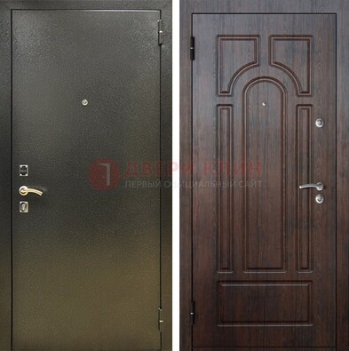 Железная темно-серая дверь с порошковым напылением и МДФ Тисненый орех ДП-275 в Талдоме
