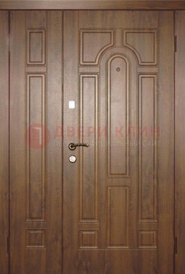Двухстворчатая коричневая парадная дверь ДПР-48 в Талдоме