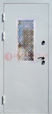 Серая металлическая дверь со стеклом и ковкой ДС-75 в Талдоме