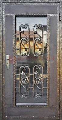 Коричневая наружная дверь порошок со стеклом и ковкой ДСК-160 в Талдоме