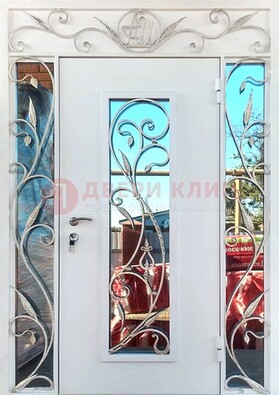 Белая входная дверь порошок со стеклом и ковкой ДСК-165 в Талдоме