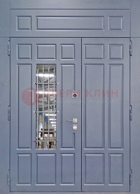 Серая двухстворчатая дверь Винорит со стеклом и ковкой ДСК-234 RAL 7024 в Талдоме