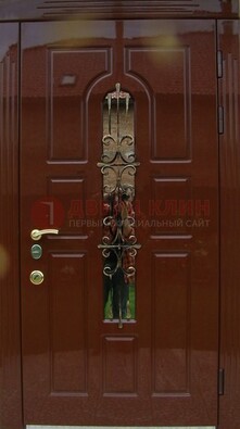 Красивая металлическая дверь со стеклом и ковкой ДСК-33 в Талдоме