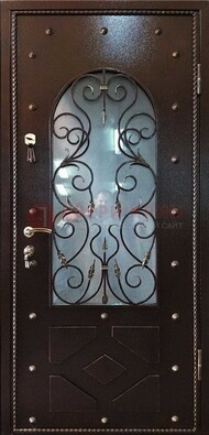 Влагостойкая дверь со стеклом и ковкой с декором ДСК-37 в Талдоме