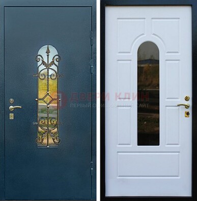 Входная дверь Дверь со стеклом и ковкой ДСК-71 для кирпичного дома в Талдоме