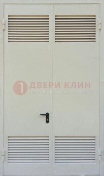Белая металлическая противопожарная дверь с вентиляционной решеткой ДТ-6 в Талдоме