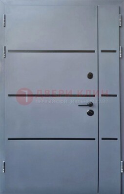 Серая металлическая тамбурная дверь с молдингами ДТМ-42 в Талдоме