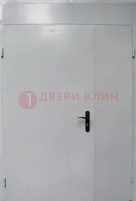 Белая металлическая тамбурная дверь ДТМ-5 в Талдоме