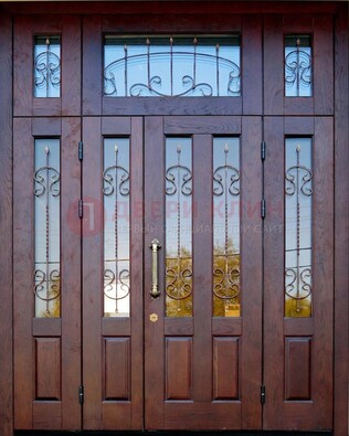 Коричневая парадная дверь с виноритом и ковкой ДВТ-168 в Талдоме