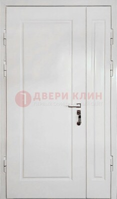 Полуторная металлическая дверь с МДФ в белом цвете ПЛ-24 в Талдоме